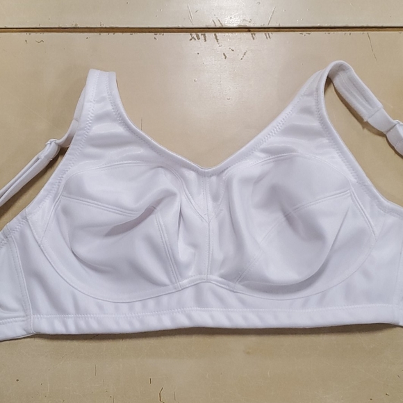 Soft cup sports bra - Picture 1 of 2